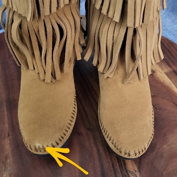 BOHO Classic Minnetonka 3-Layer Fringe Moccasin Boot Tan Size 5 - Picture 10 of 16